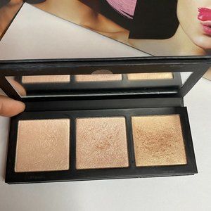 MAC Hyper Real Glow Highlighter Palette in Flash + Awe